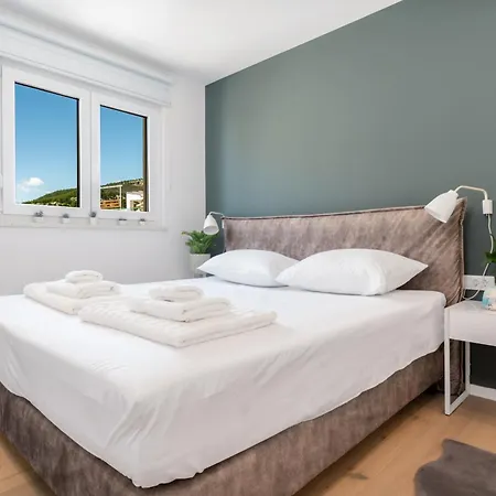 Luxury Marina With Private Parking Apartament Makarska